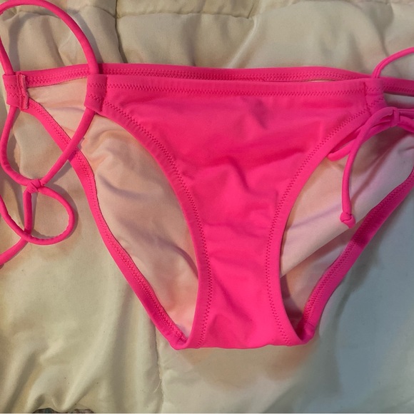 hot pink victoria secret bikini set👙🌸 - Picture 4 of 8